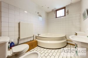bathroom- click for photo gallery
